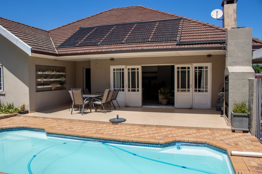 4 Bedroom Property for Sale in Roundhay Western Cape